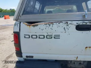 1996 Dodge 1500 z VIN 1B7HC16Y1TS630096, wystawiony jako IAAI lot #42095072 z przebiegiem 252 069 mil mil oraz . Historia ofert i sprzedaży dostępna na DreamBid. Obrazek 6.