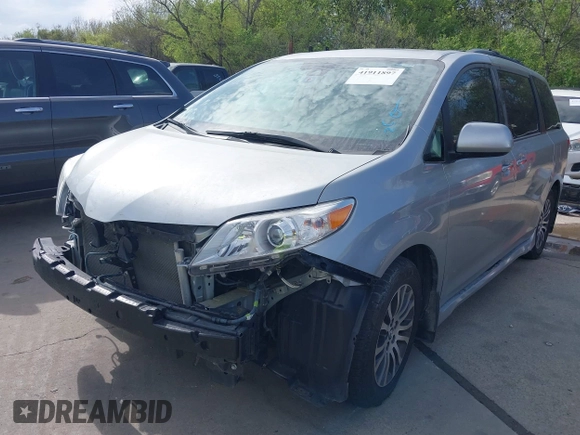 2019 Toyota Sienna XLE Auto Access Seat with VIN 5TDYZ3DC5KS977360, listed as a IAAI auction lot 41911897 with 71,200 mi miles. Bid and sale history available at carsss.com. Image 18.