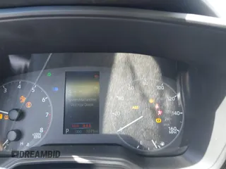 2025 Toyota Corolla LE z VIN 5YFB4MDEXSP240479, wystawiony jako IAAI lot #41769331 z przebiegiem 1075 mil mil oraz . Historia ofert i sprzedaży dostępna na DreamBid. Obrazek 7.