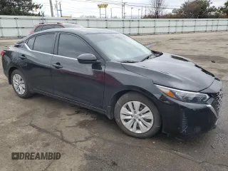 2024 Nissan Sentra S z VIN 3N1AB8BV1RY282855, wystawiony jako Copart lot #43972635 z przebiegiem 19 728 mil mil oraz Szkoda całkowita • Salvage title. Historia ofert i sprzedaży dostępna na DreamBid. Obrazek 4.