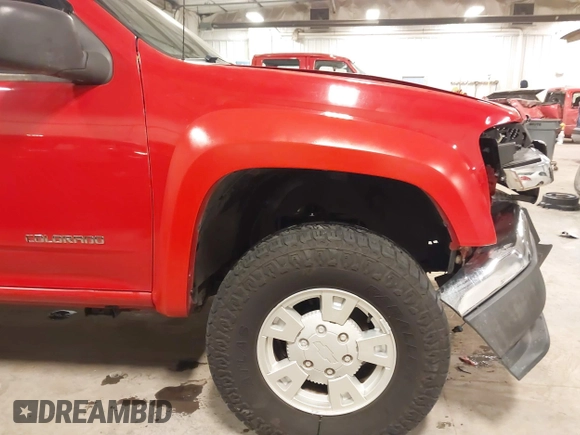 2004 Chevrolet Colorado LS Z71 with VIN 1GCDT196848217020, listed as a IAAI auction lot 41353113 with 179,195 mi miles. Bid and sale history available at carsss.com. Image 6.