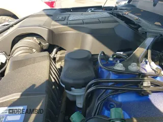 2021 Land Rover Range Rover Sport SVR z VIN SALWZ2RE4MA781110, wystawiony jako IAAI lot #42143199 z przebiegiem 26 473 mil mil oraz . Historia ofert i sprzedaży dostępna na DreamBid. Obrazek 19.