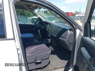 2005 Dodge 2500 ST z VIN 3D7KR28C85G790634, wystawiony jako IAAI lot #42311281 z przebiegiem 205 839 mil mil oraz . Historia ofert i sprzedaży dostępna na DreamBid. Obrazek 5.