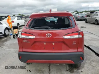 2024 Toyota Corolla Cross LE z VIN 7MUBAABG5RV085715, wystawiony jako Copart lot #56195495 z przebiegiem 47 512 mil mil oraz Szkoda całkowita • Salvage title. Historia ofert i sprzedaży dostępna na DreamBid. Obrazek 6.