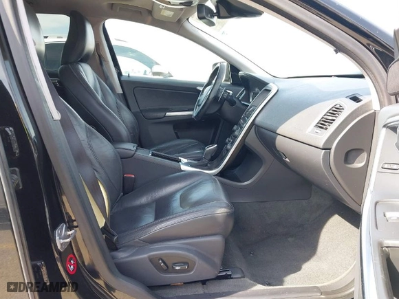 2014 Volvo XC60 3.0L R-Design Premier Plus with VIN YV4902DZ4E2554890, listed as a IAAI auction lot 41599418 with NaN miles. Bid and sale history available at carsss.com. Image 5.