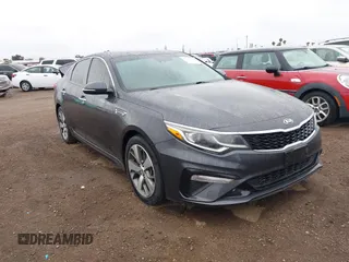 2019 Kia Optima LX z VIN 5XXGT4L35KG318216, wystawiony jako IAAI lot #42110385 z przebiegiem 81 868 mil mil oraz . Historia ofert i sprzedaży dostępna na DreamBid. Obrazek 1.