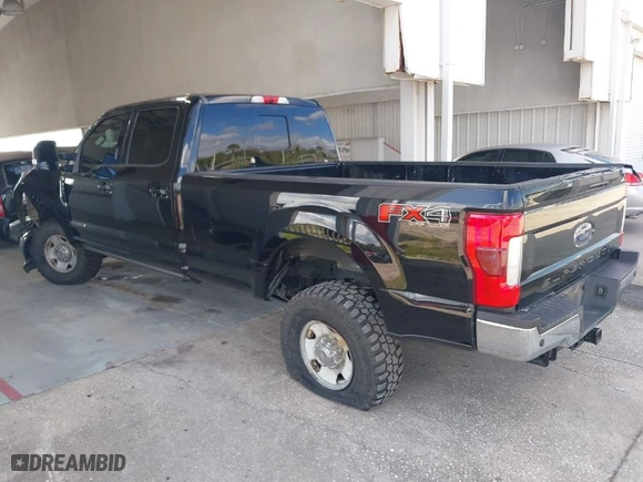 2019 Ford Super Duty F-250 SRW XL with VIN 1FT7W2BTXKEC87594, listed as a IAAI auction lot 40768547 with 198,489 mi miles. Bid and sale history available at carsss.com. Image 3.