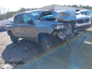 2023 Chevrolet Colorado 2WD LT z VIN 1GCPSCEK9P1157907, wystawiony jako IAAI lot #41223923 z przebiegiem 32 105 mil mil oraz . Historia ofert i sprzedaży dostępna na DreamBid. Obrazek 1.