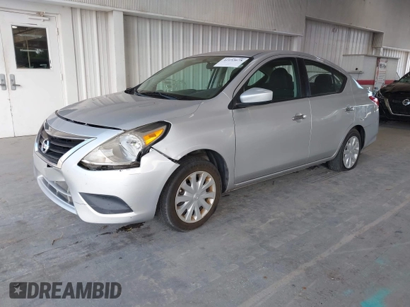 2019 Nissan Versa SV z VIN 3N1CN7AP0KL843210, wystawiony jako IAAI lot #42153678 z przebiegiem 94 408 mil mil oraz . Historia ofert i sprzedaży dostępna na DreamBid. Obrazek 2.