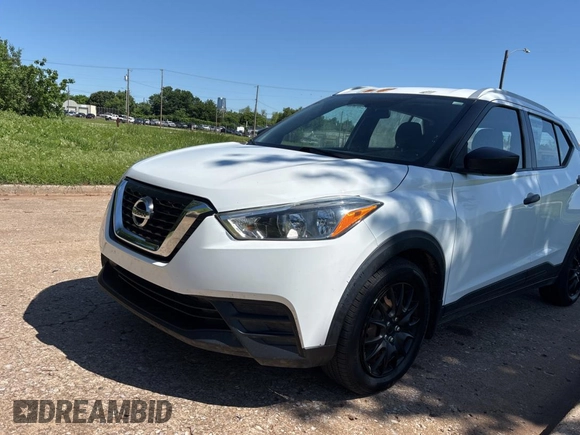 2019 Nissan Kicks S with VIN 3N1CP5CUXKL502608, listed as a Copart auction lot 55879725 with 137,400 mi miles and Clean Title. Bid and sale history available at carsss.com. Image 2.