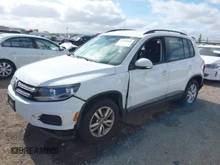 2016 Volkswagen Tiguan S z VIN WVGAV7AX2GW501100, wystawiony jako IAAI lot #42250682 z przebiegiem 76 570 mil mil oraz . Historia ofert i sprzedaży dostępna na DreamBid. Obrazek 2.