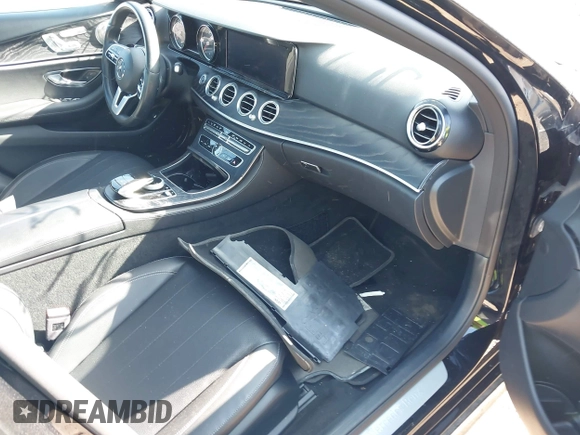 2016 Mercedes-Benz C 300 Luxury with VIN 55SWF4KB4GU146426, listed as a IAAI auction lot 41959337 with Not Provided miles and . Bid and sale history available at DreamBid. Image 5.