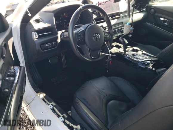 2021 Toyota Supra 3.0 z VIN WZ1DB0C03MW041279, wystawiony jako Copart lot #56318605 z przebiegiem 15 704 mil mil oraz Szkoda całkowita • Salvage title. Historia ofert i sprzedaży dostępna na DreamBid. Obrazek 8.