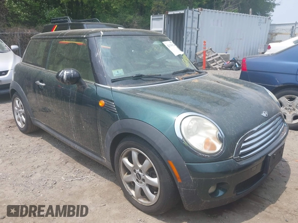 2010 MINI Hardtop с VIN WMWMF3C50ATZ60957, выставлен на аукционе IAAI как лот 42438301 с пробегом 135 114 миль миль и . История ставок и продаж доступна на DreamBid. Изображение 1.