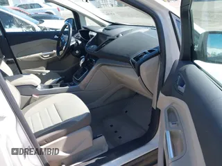 2013 Ford C-Max SE z VIN 1FADP5AU6DL524825, wystawiony jako IAAI lot #42048607 z przebiegiem 83 656 mil mil oraz . Historia ofert i sprzedaży dostępna na DreamBid. Obrazek 5.