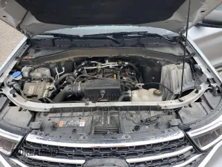 2022 Ford Explorer XLT z VIN 1FMSK7DH8NGA81304, wystawiony jako Copart lot #51003605 z przebiegiem 56 882 mil mil oraz Czysty tytuł • Clean title. Historia ofert i sprzedaży dostępna na DreamBid. Obrazek 12.
