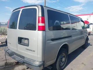 2005 Chevrolet Express Passenger with VIN 1GAHG35U151169241, listed as a IAAI auction lot 42586648 with 385,258 mi miles and . Bid and sale history available at DreamBid. Image 4.