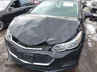 2017 Chevrolet Cruze LS z VIN 1G1BC5SM3H7138902, wystawiony jako IAAI lot #41546782 z przebiegiem 90 908 mil mil oraz . Historia ofert i sprzedaży dostępna na DreamBid. Obrazek 6.