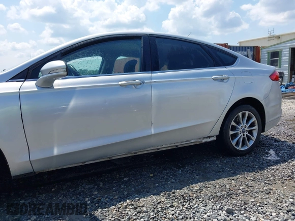 2017 Ford Fusion SE with VIN 3FA6P0H77HR164757, listed as a IAAI auction lot 42604366 with 182,532 mi miles and . Bid and sale history available at DreamBid. Image 6.