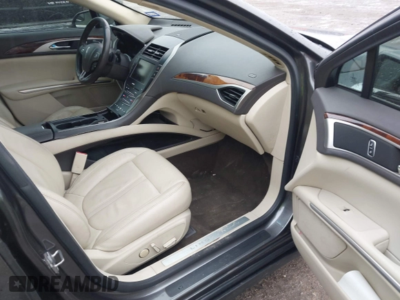 2015 Lincoln MKZ z VIN 3LN6L2G99FR604894, wystawiony jako IAAI lot #41433264 z przebiegiem 262 472 mil mil oraz . Historia ofert i sprzedaży dostępna na DreamBid. Obrazek 5.