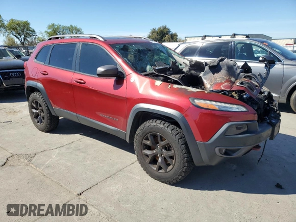 2016 Jeep Cherokee Trailhawk z VIN 1C4PJMBS0GW306317, wystawiony jako Copart lot #50572995 z przebiegiem Nie podano mil oraz Nie do naprawy • Non repairable. Historia ofert i sprzedaży dostępna na DreamBid. Obrazek 4.