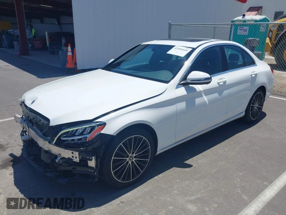 2019 Mercedes-Benz C 300 z VIN 55SWF8DB9KU309634, wystawiony jako IAAI lot #42494440 z przebiegiem 17 129 mil mil oraz . Historia ofert i sprzedaży dostępna na DreamBid. Obrazek 18.