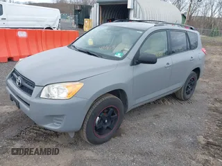 2009 Toyota RAV4 with VIN JTMBF33V195016336, listed as a IAAI auction lot 41963489 with 165,718 mi miles. Bid and sale history available at carsss.com. Image 2.