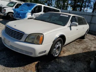 2002 Cadillac DeVille Limousine z VIN 1GEEH90Y72U550842, wystawiony jako Copart lot #52629735 z przebiegiem Nie podano mil oraz Szkoda całkowita • Salvage title. Historia ofert i sprzedaży dostępna na DreamBid. Obrazek 1.