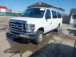2013 Ford Econoline Passenger XL z VIN 1FBSS3BL5DDA58538, wystawiony jako IAAI lot #41918651 z przebiegiem 141 471 mil mil oraz . Historia ofert i sprzedaży dostępna na DreamBid. Obrazek 2.