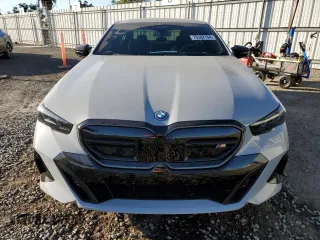 2024 BMW i5 M60 z VIN WBY43FK04RCR21463, wystawiony jako Copart lot #76382184 z przebiegiem 2987 mil mil oraz Szkody całkowita. Historia ofert i sprzedaży dostępna na DreamBid. Obrazek 5.