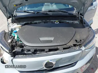 2025 Volvo XC40 Core z VIN YV4ER3HJ8S2503399, wystawiony jako IAAI lot #42220871 z przebiegiem 3339 mil mil oraz . Historia ofert i sprzedaży dostępna na DreamBid. Obrazek 10.