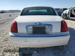1999 Lincoln Town Car Executive z VIN 1LNHM81W8XY713650, wystawiony jako Copart lot #42335925 z przebiegiem 138 231 mil mil oraz Szkoda całkowita • Salvage title. Historia ofert i sprzedaży dostępna na DreamBid. Obrazek 6.