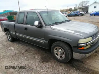 2001 Chevrolet Silverado 1500 LS with VIN 2GCEC19V211238245, listed as a IAAI auction lot 41931657 with 199,584 mi miles. Bid and sale history available at carsss.com. Image 1.