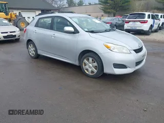 2009 Toyota Matrix with VIN 2T1KU40E99C006768, listed as a IAAI auction lot 42125813 with 163,832 mi miles. Bid and sale history available at carsss.com. Image 1.
