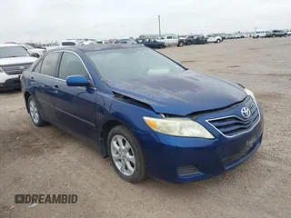 2011 Toyota Camry LE z VIN 4T1BF3EK1BU593250, wystawiony jako IAAI lot #41623485 z przebiegiem 239 519 mil mil oraz . Historia ofert i sprzedaży dostępna na DreamBid. Obrazek 1.