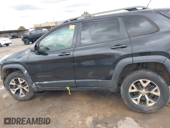 2014 Jeep Cherokee Trailhawk with VIN 1C4PJMBS5EW128658, listed as a IAAI auction lot 41722320 with 1 mi miles. Bid and sale history available at carsss.com. Image 13.