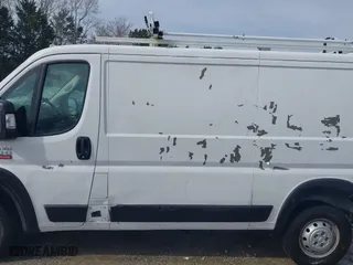 2020 Ram ProMaster Cargo Van with VIN 3C6TRVAG1LE135423, listed as a IAAI auction lot 41825063 with 113,125 mi miles. Bid and sale history available at carsss.com. Image 14.