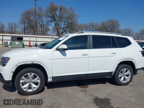 2018 Volkswagen Atlas S with VIN 1V2AP2CA1JC565274, listed as a IAAI auction lot 41686934 with 68,289 mi miles and . Bid and sale history available at DreamBid. Image 15.