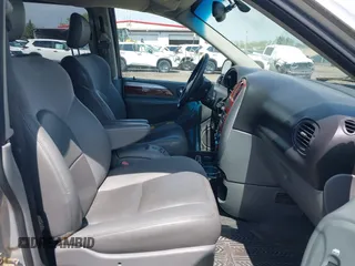2006 Chrysler Town & Country LWB Limited with VIN 2A8GP64L16R798291, listed as a IAAI auction lot 42150570 with 206,500 mi miles. Bid and sale history available at carsss.com. Image 5.