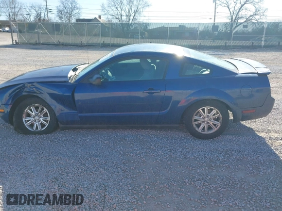 2007 Ford Mustang Deluxe with VIN 1ZVFT80N575315401, listed as a IAAI auction lot 41698515 with 157,141 mi miles. Bid and sale history available at carsss.com. Image 15.