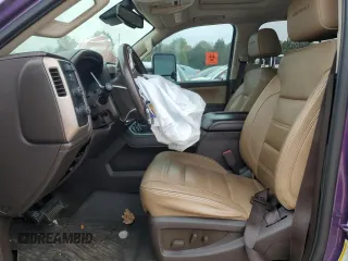 2017 GMC Sierra 2500HD Denali z VIN 1GT12UEG4HF127967, wystawiony jako Copart lot #51812665 z przebiegiem Nie podano mil oraz Szkody całkowita. Historia ofert i sprzedaży dostępna na DreamBid. Obrazek 7.