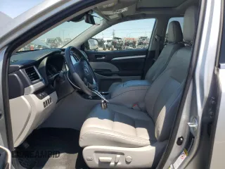 2017 Toyota Highlander XLE with VIN 5TDJZRFH2HS521211, listed as a Copart auction lot 62717825 with 62,380 mi miles and Clean title. Bid and sale history available at DreamBid. Image 7.