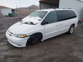 1996 Dodge Caravan LE with VIN 1B4GP54L3TB473795, listed as a IAAI auction lot 41592742 with Not Provided miles and . Bid and sale history available at carsss.com. Image 2.