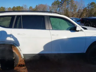 2022 Volkswagen Atlas 3.6L V6 SE w/Technology with VIN 1V2KR2CA2NC546401, listed as a IAAI auction lot 41338203 with 46,504 mi miles. Bid and sale history available at carsss.com. Image 13.