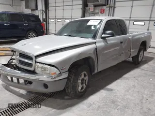 2000 Dodge Dakota Sport with VIN 1B7GL22N8YS723458, listed as a IAAI auction lot 41783869 with 143,561 mi miles and . Bid and sale history available at carsss.com. Image 2.