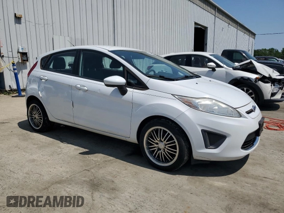 2012 Ford Fiesta SE z VIN 3FADP4EJ9CM148404, wystawiony jako Copart lot #59150695 z przebiegiem 84 705 mil mil oraz Czysty tytuł • Clean title. Historia ofert i sprzedaży dostępna na DreamBid. Obrazek 4.