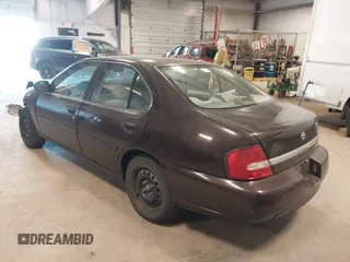 2000 Nissan Altima XE with VIN 1N4DL01D8YC131686, listed as a IAAI auction lot 41378330 with 137,464 mi miles. Bid and sale history available at carsss.com. Image 3.