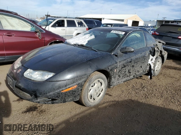 2002 Saturn SC z VIN 1G8ZY14702Z107166, wystawiony jako Copart lot #87435474 z przebiegiem 178 319 mil mil oraz Szkody całkowita. Historia ofert i sprzedaży dostępna na DreamBid. Obrazek 1.