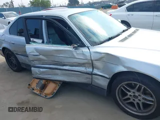 1998 BMW 7 Series 740iL с VIN WBAGJ8329WDM23889, выставлен на аукционе IAAI как лот 42407573 с пробегом 129 855 миль миль и . История ставок и продаж доступна на DreamBid. Изображение 1.
