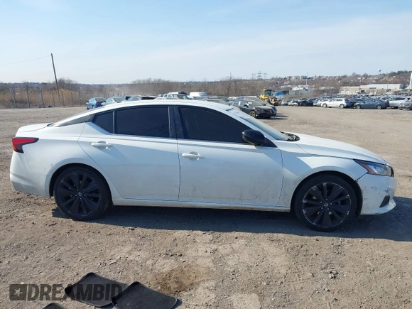 2019 Nissan Altima 2.5 SR with VIN 1N4BL4CV4KC204791, listed as a IAAI auction lot 41784484 with 80,012 mi miles. Bid and sale history available at carsss.com. Image 13.